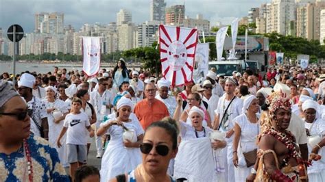 24ª Festa de Iemanjá reúne multidão de devotos em Santos