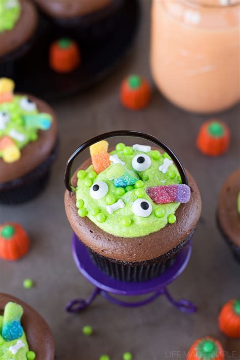 15 Spooktacular Halloween Cupcake Ideas The Mini Mes And Me