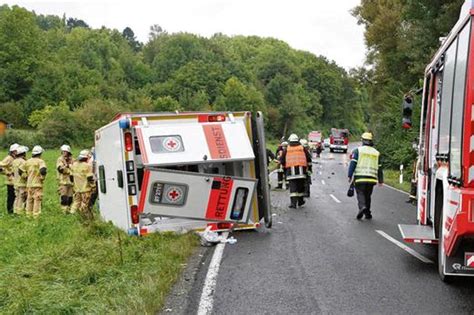 Länderspiegel Porsche rammt Krankenwagen Vier Schwerverletzte