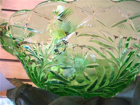 Holiday Green Round Bowl By Smith Glass Replacements Ltd