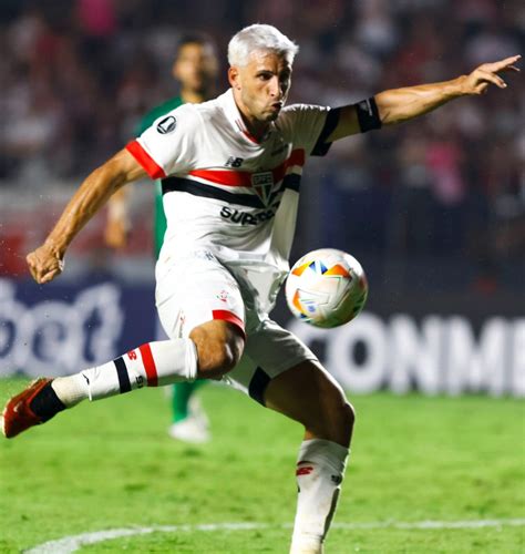 Atacante Calleri Ainda D Vida No S O Paulo Para Jogo Decisivo Pela