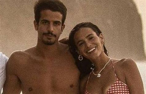 Após fim amigável Bruna Marquezine e Enzo Celulari são vistos aos