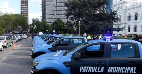 La Municipalidad de La Plata oficializó la compra de 100 camionetas