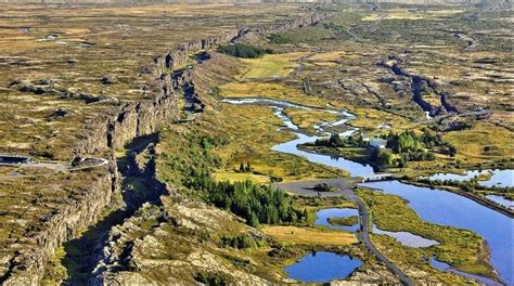 Fallas Gigantes En Islandia De Resena Fallas Peligrosas Y Grietas De La Corteza Terrestre