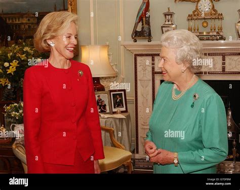 Queen Elizabeth And Quentin Bryce Stock Photo Alamy