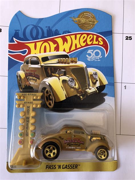 Pass ‘n Gasser Gold Car With Gold Dragracing Light Tree Hot Wheels