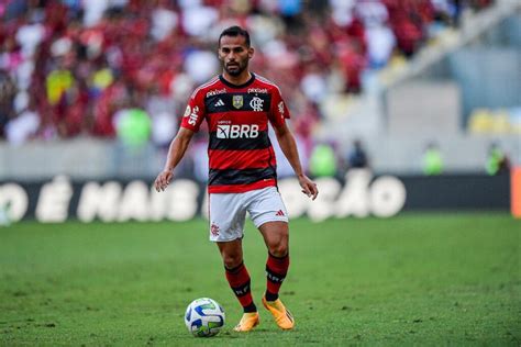 Corinthians Abre Os Cofres Para Ter Meio De Campo Do Flamengo