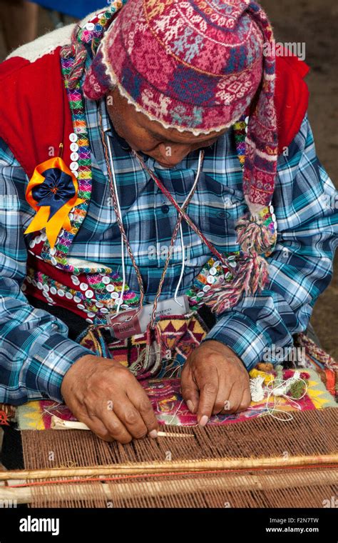 Quechua Weaver Hi Res Stock Photography And Images Alamy