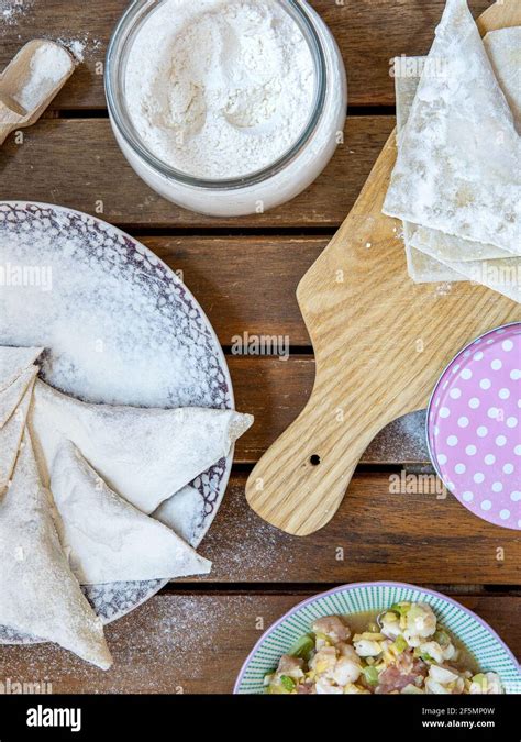 Making Chinese Dumplings Wonton Stock Photo Alamy