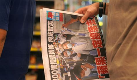 Hundreds Of Hong Kong Police Arrest Apple Daily Editors Senior Execs