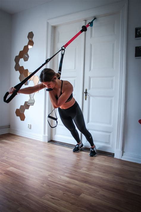 Einarmiger Overhead Fly Im Trx Sling Trainer Bungen