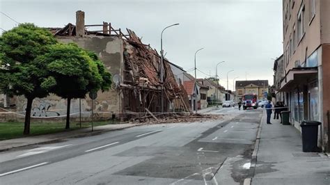 Uru Io Se Krov Zgrade U Frankopanskoj Grad Sisak