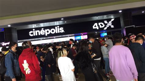 Se crean filas inmensas en Cinemex y Cinépolis por compra de boletos