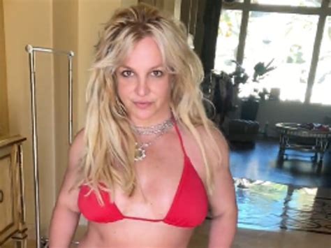 Britney Spears se desnuda para celebrar éxito de nueva canción con