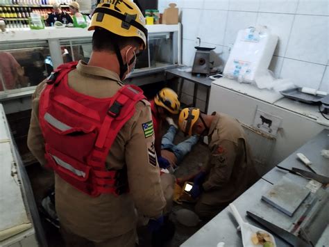 A Ougueiro Morre Ao Receber Descarga El Trica Em Caldas Novas