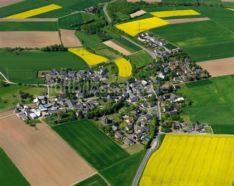 Gierschnach aus der Vogelperspektive Feld Landschaft gelb blühender