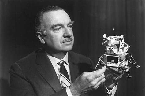 Anchor Walter Cronkite Who Chronicled Space Program Dies At 92 Collectspace