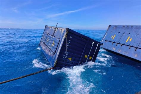 帛琉天使輪貨櫃南漂到大鵬灣 「西南湧」恐致下沉滯留成水雷區 上報 焦點