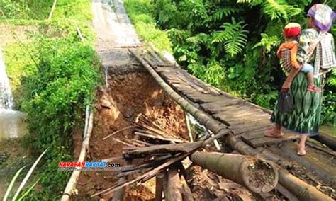 Jembatan Penghubung Dusun Cigangsa Cigorowek Pangandaran Ambruk