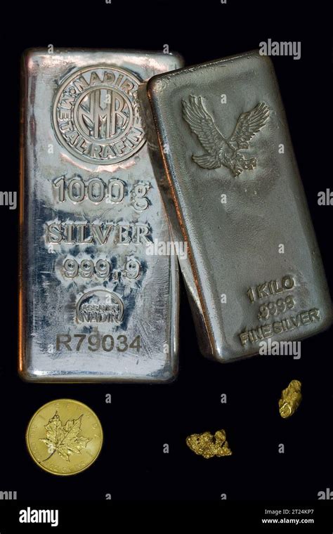 Dos Barras De Lingote De Plata Kilo Una Onza De Oro Redondo Dos