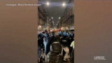 Milano Tensione Tra Polizia E Manifestanti Contro Presidio Lega In Via