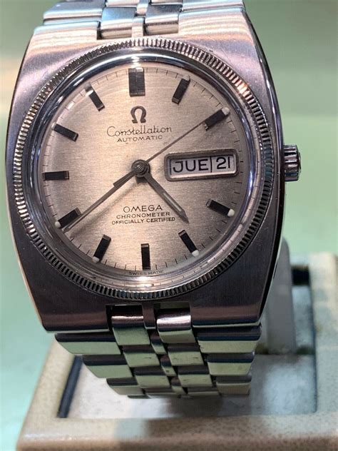 Vintage Omega Constellation Chronometer Automatic Wristwatch With