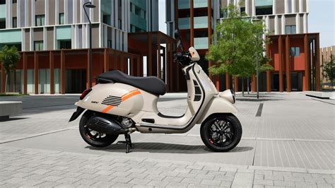 The New Vespa Gtv Classic Meets Innovation Modern Vespa Blog Sip