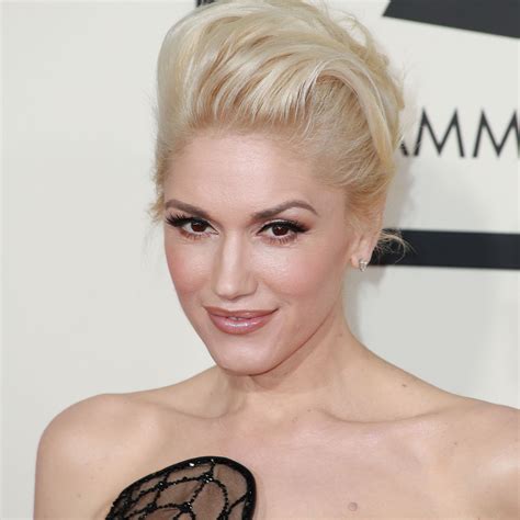 Fans Think Gwen Stefani Looks Unrecognizable In New Beauty Promo Pics