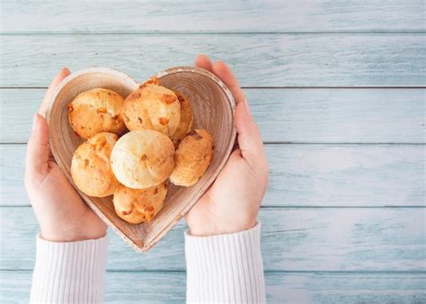 P O De Queijo Brasileiro P O De Queijo Mineiro Caf M O De Mulher