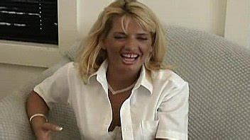 MILF Tries Her New Dildo XNXX