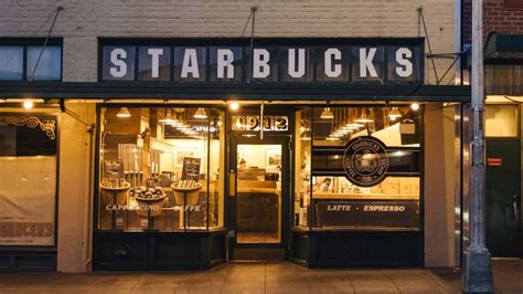 La Historia De Starbucks Sus Inicios Su Relación Con Bill Gates Y El Emprendedor Que La Llevó