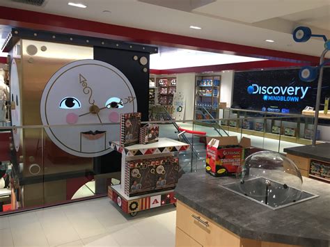 FAO Schwarz Flagship store in Rockefeller Center, NY - Videosonic ...