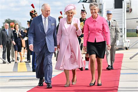 Royauté Le roi Charles III dîne à Versailles après avoir parcouru les