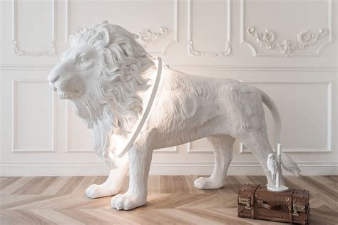 This Lion Lamp Is Imposing, But We Can’t Say The Same For The Brightness