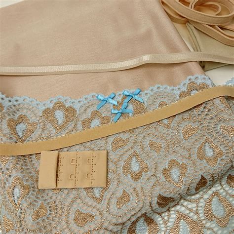 Materialpaket Nude mit hellblauer goldener Spitze Tüll Spitze Dessous Maßatelier