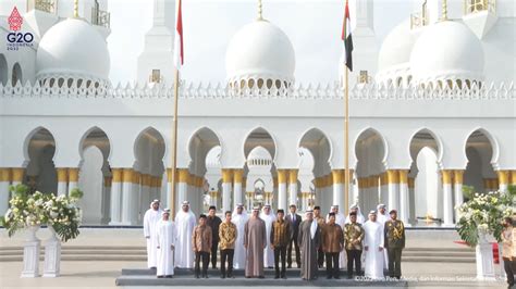 Presiden Jokowi Dan Presiden MBZ Resmikan Masjid Raya Sheikh Zayed Solo