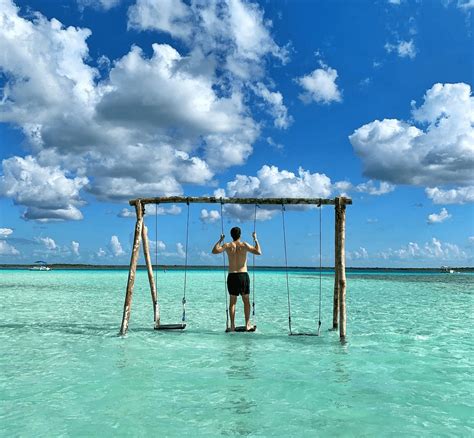 Visita La Laguna De Los Colores En Bacalar Viajeros Ocultos