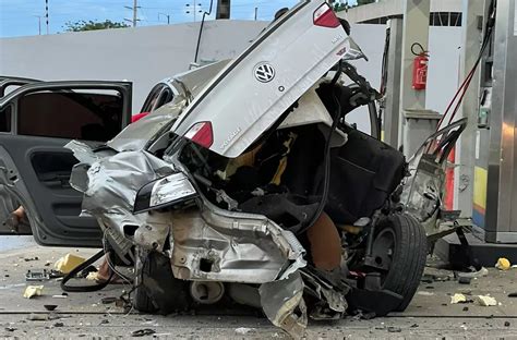 Carro GNV explode quando abastecia em posto de combusveís veja o