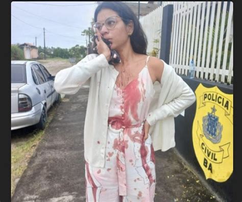 Câmera de segurança flagra mulher se aproximando de passageira