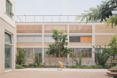 Vurpas Architectes transforms French market into Eugénie Brazier school