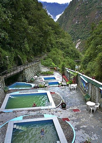 Baños termales en aguas calientes en MachuPicchu