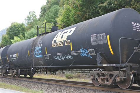 Dozens of Freight Trains Carrying Explosive Bakken Crude Oil Pass ...