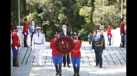 Predsjednik Đukanović položio vijenac na spomenik Partizanu borcu na