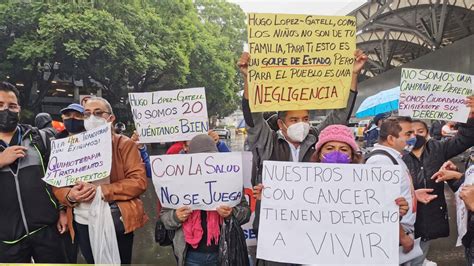 Protestan familiares de menores con cáncer por desabasto de