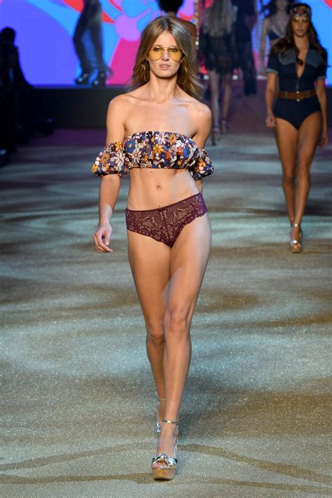 Ilona Smet La Petite Fille Du Clan Hallyday D File Pour Etam Lingerie