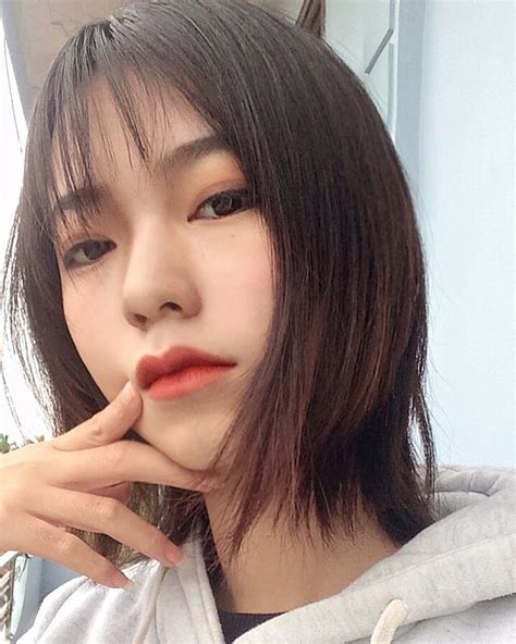Nữ sinh 2001 được báo Trung gọi là cực phẩm hot girl với nhan sắc trong sáng tựa nữ chính phim