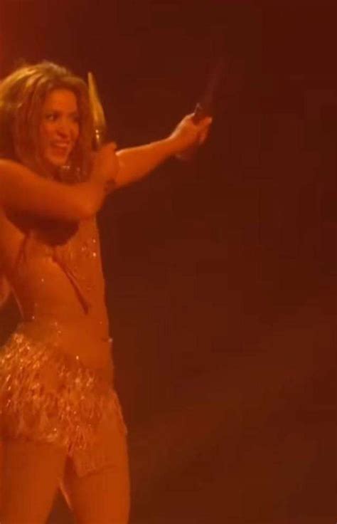 Shakira K Vrak Dans Yla D L Gecesine Damga Vurdu Bursa Hakimiyet