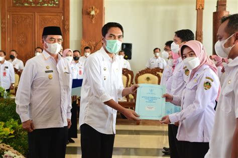 Bupati Madiun Serahkan 617 Sk Aparatur Sipil Negara Formasi Tahun 2021