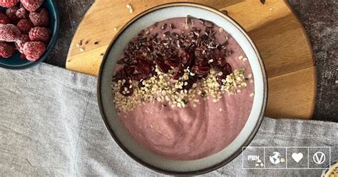 How To Make This Raspberry Smoothie Bowl In Under Minutes