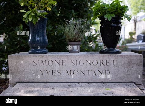 Simone signoret yves montand Banque de photographies et dimages à